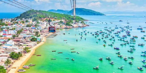 7-Day Vietnam Discovery Tour: Hanoi, Halong Bay, Da Nang & Phu Quoc